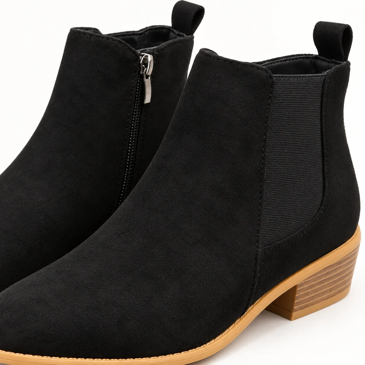 Détails des bottines femme noires en velours avec fermeture éclair et semelle contrastée