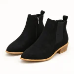 Bottines femme noires veloutées avec fermeture éclair et semelle claire pour un style élégant