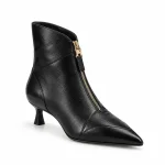 bottines femme pointues en cuir a talon aiguille noir doublure fourree vue de trois quarts sur fond blanc 45081