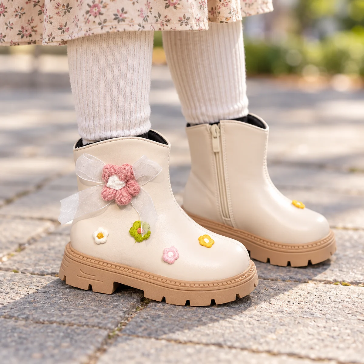 Bottines pour fille beiges ornées de fleurs colorées et fourrées