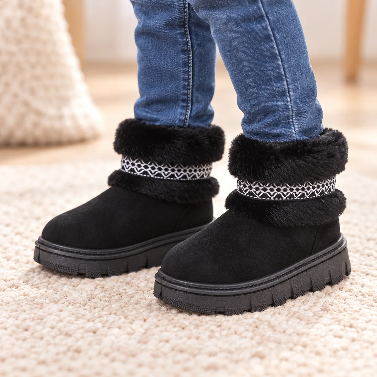 Chaussures pour enfant noires fourrées avec motif géométrique moderne et confortable