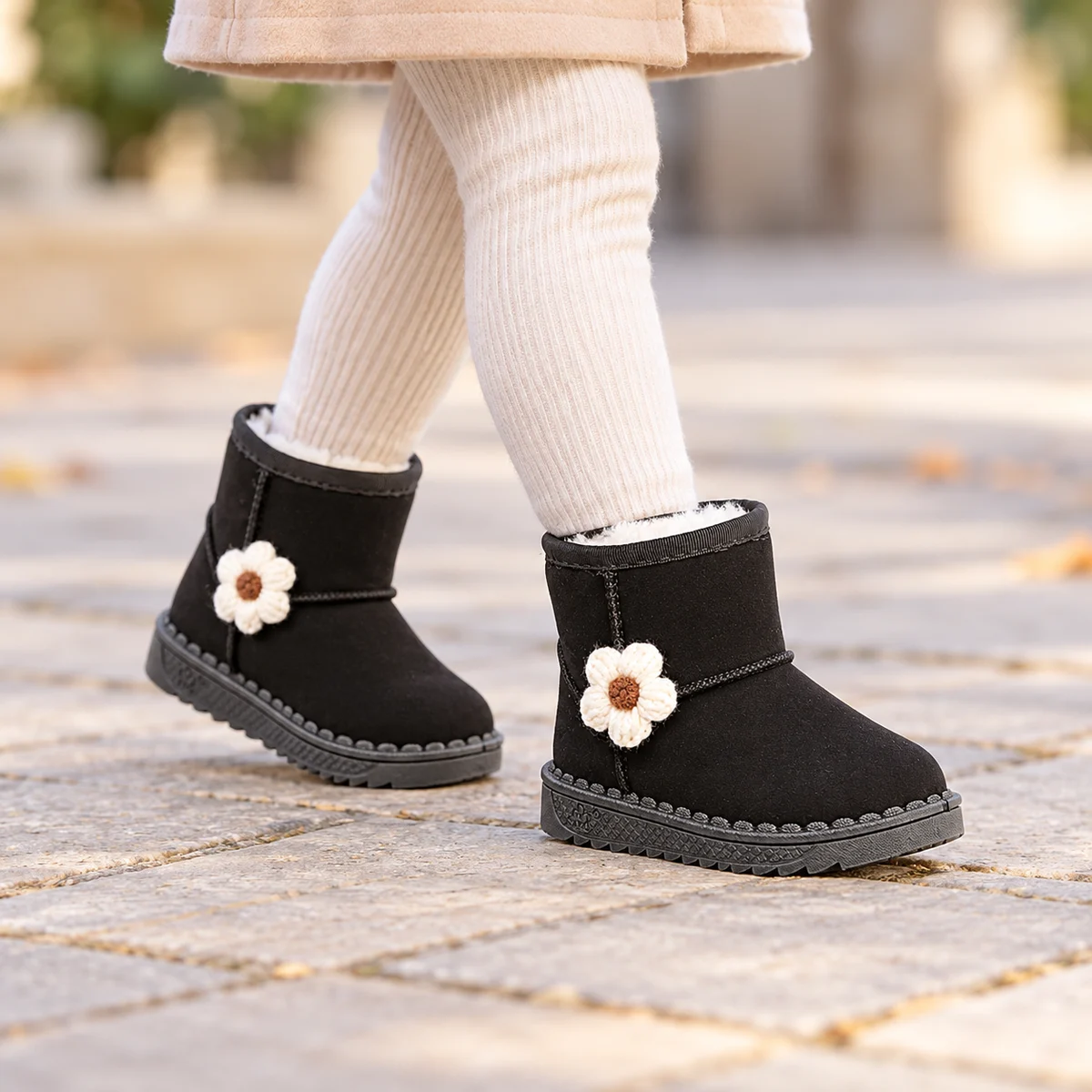 Chaussures pour fille noires avec motifs floraux en fourrure