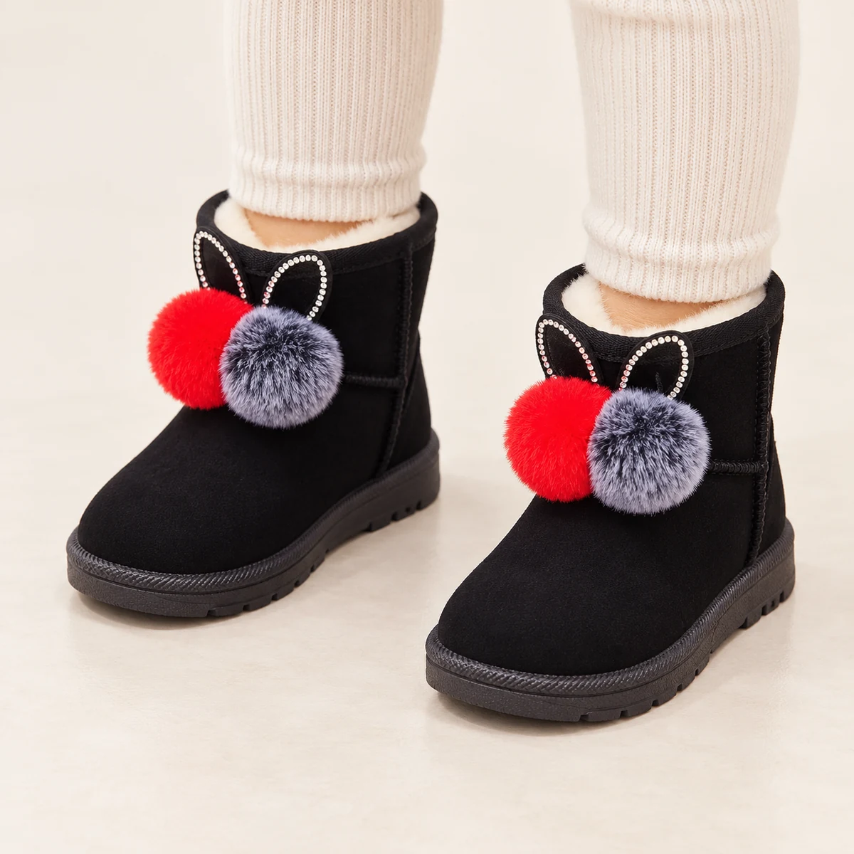 Chaussures fille noires fourrées avec oreilles et pompons pour hiver