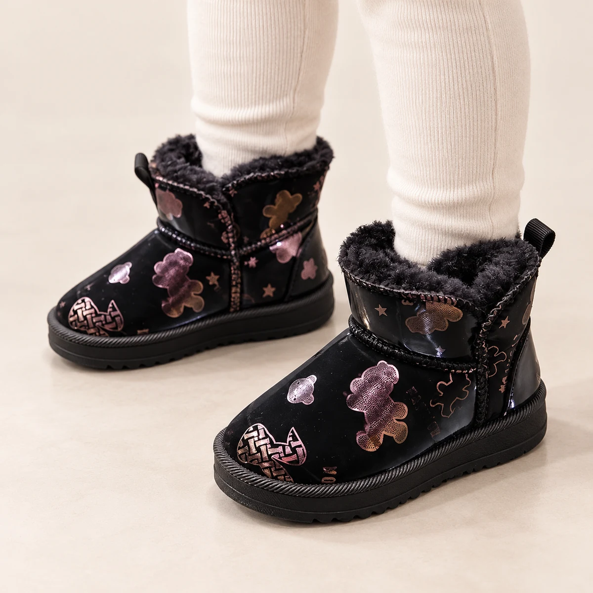 Chaussures pour fille noires avec motifs de câlins et cœurs