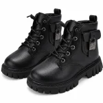 Bottines garçon noires à lacets et bride au col en cuir