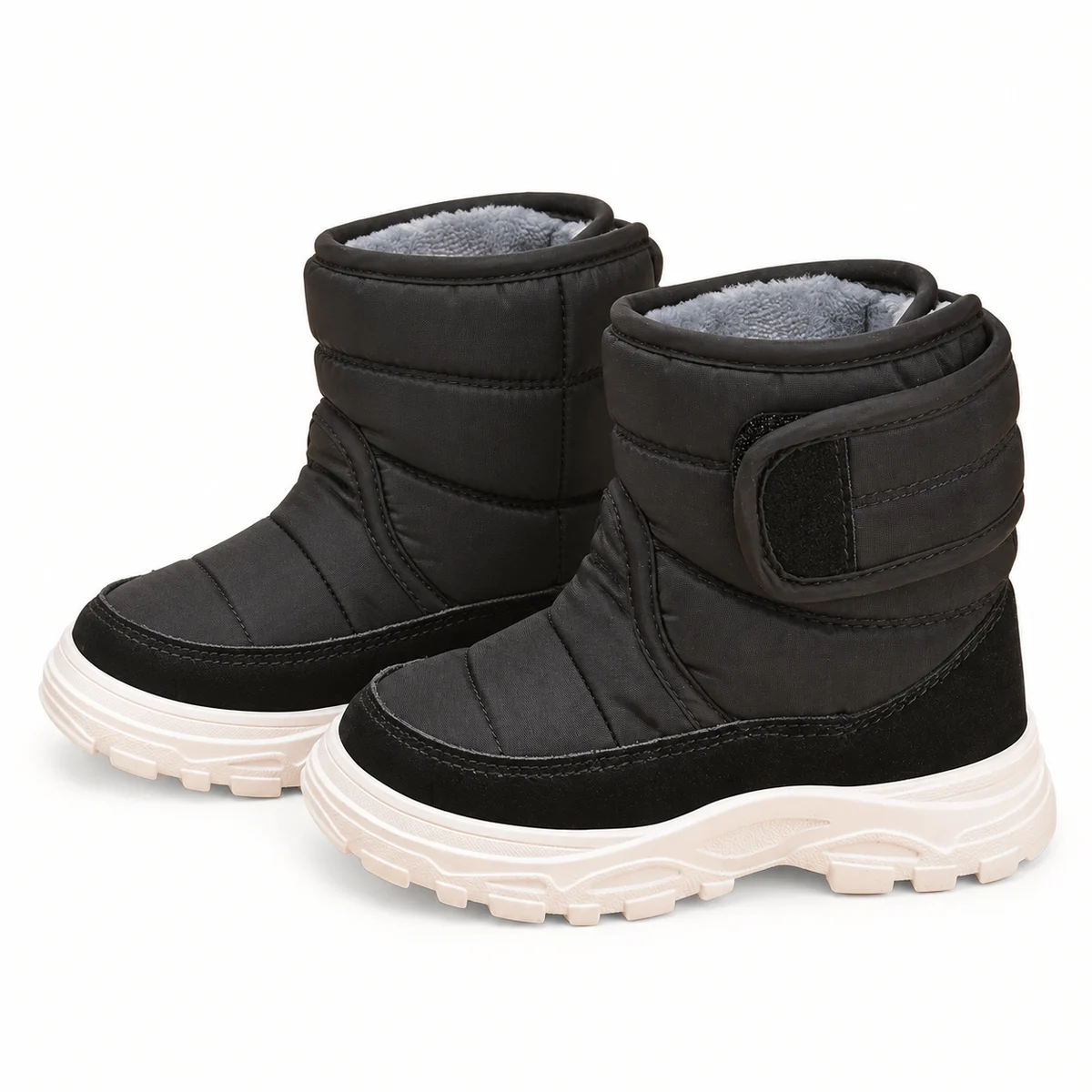 Bottines garçon noires avec large scratch et semelle blanche élégantes