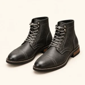 Bottines homme à lacets clairs avec coutures décoratives en cuir