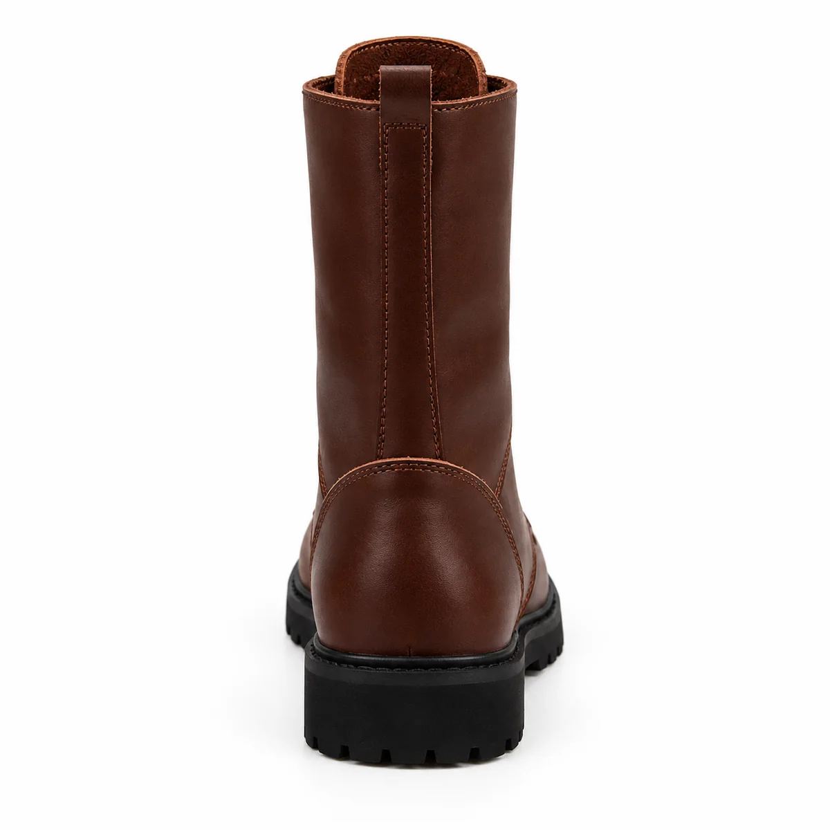 Vue de face des bottines homme marron à lacets et talon discret