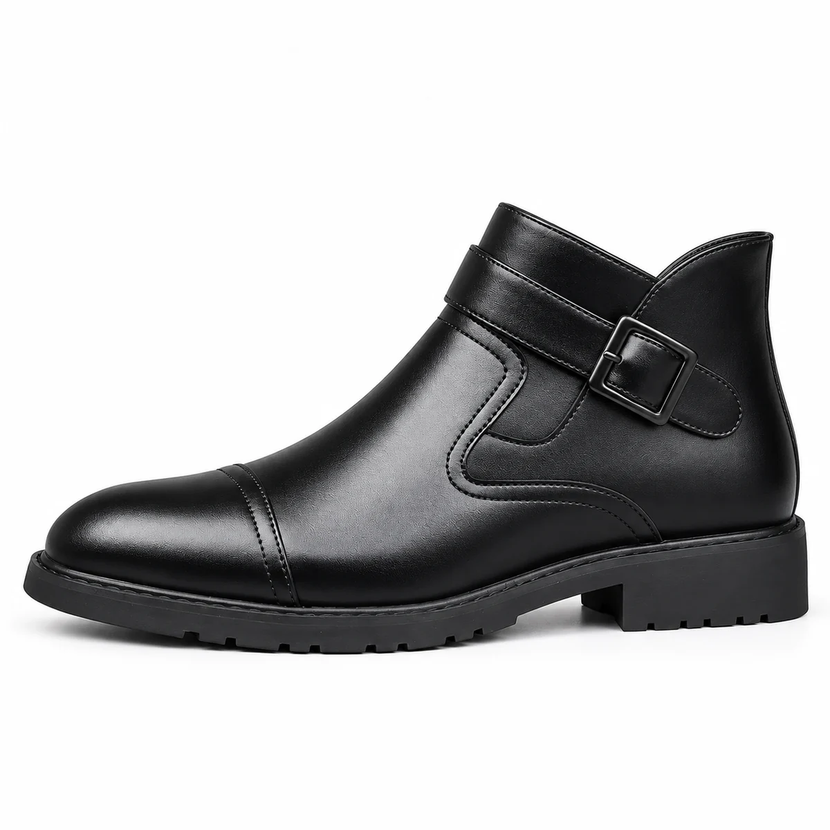 Bottines homme à boucle et fermeture éclair sur fond blanc