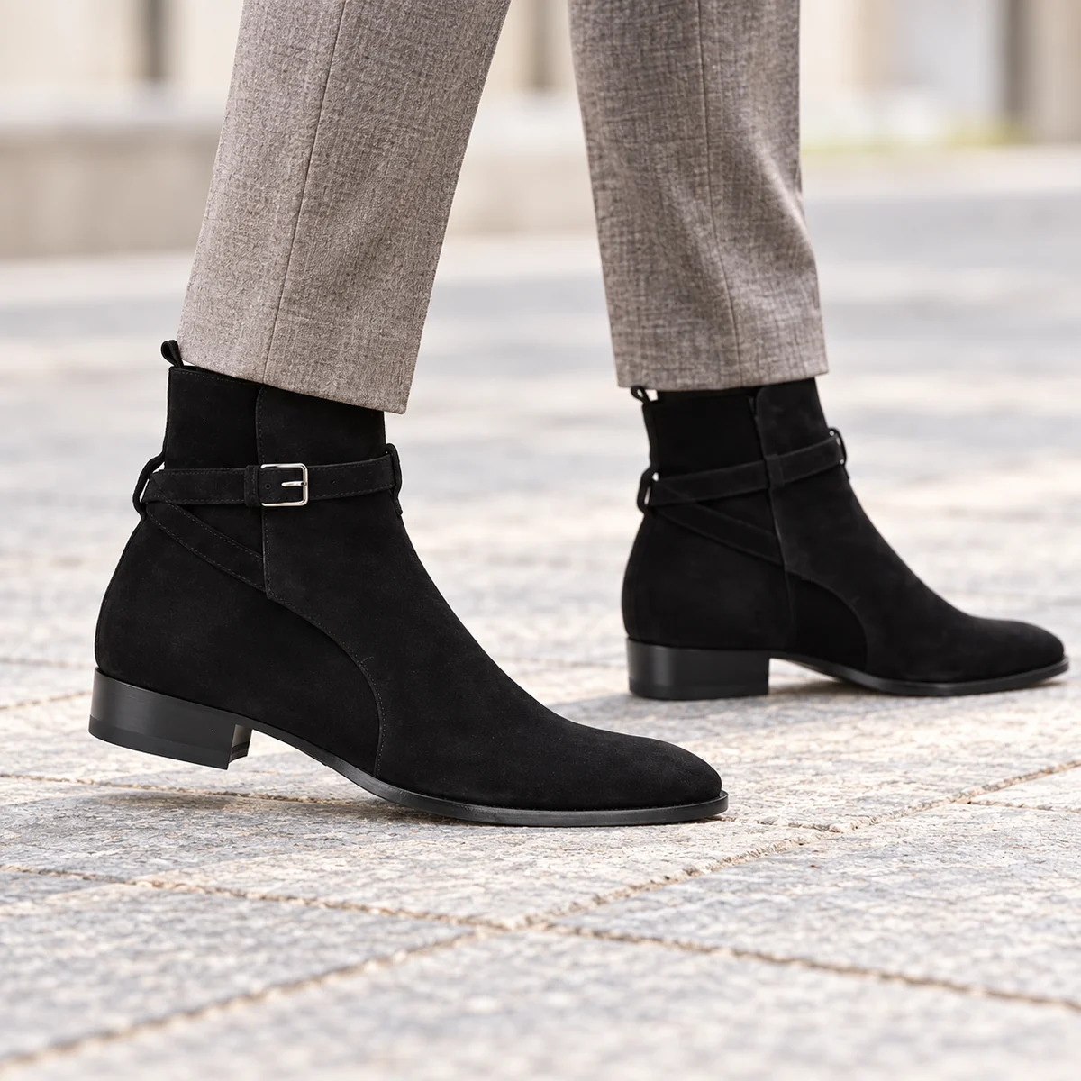 Chaussures homme en cuir noir à bride et talon bas pour un style sophistiqué