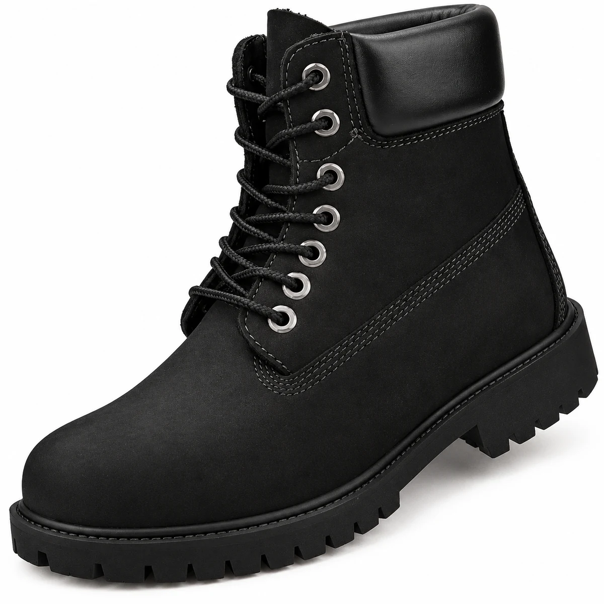 Bottines homme noires à lacets et col lisse stylisées sur fond blanc
