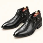 Bottines homme noires avec zip et brides décoratives destyle urbain