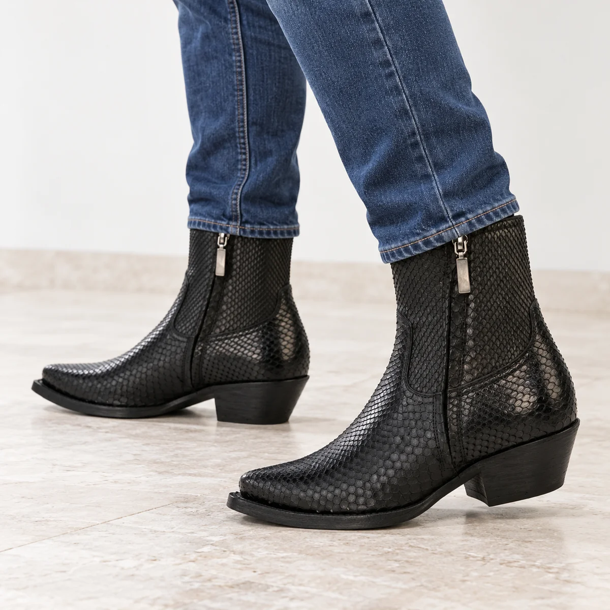 Bottines effet écailles noires homme avec fermeture éclair tendance