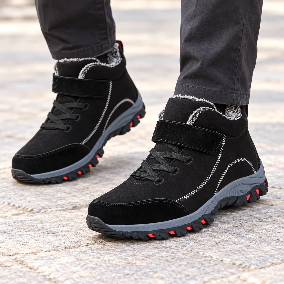 bottines homme noires fourrees a scratch et lacets portees