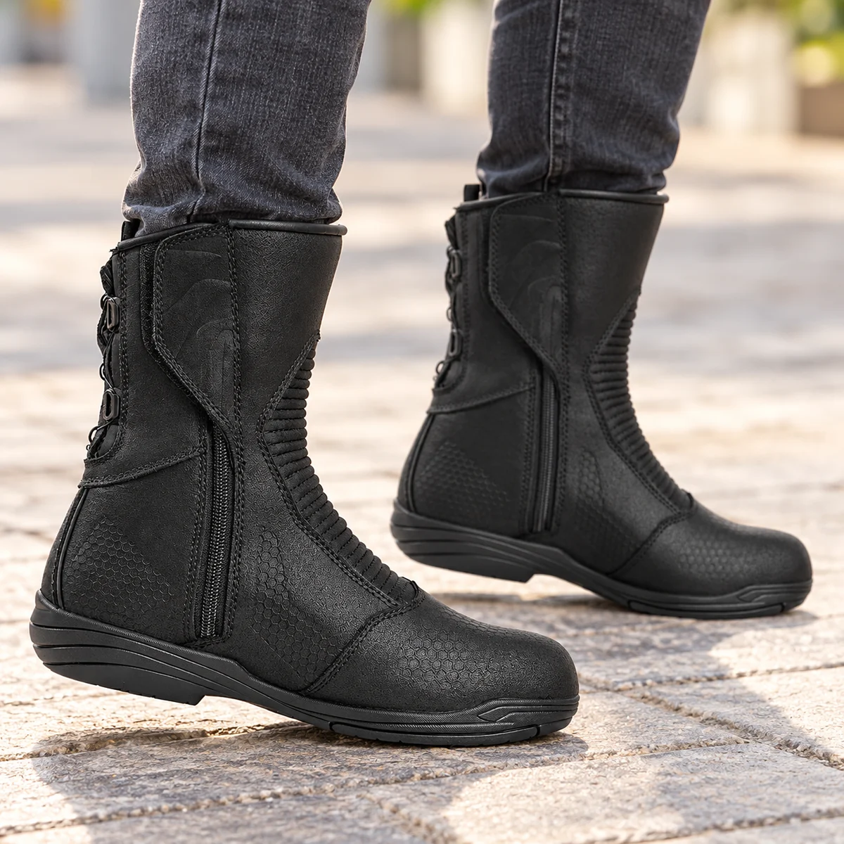 Prise en main des bottines noires à zip latéral pour homme élégantes