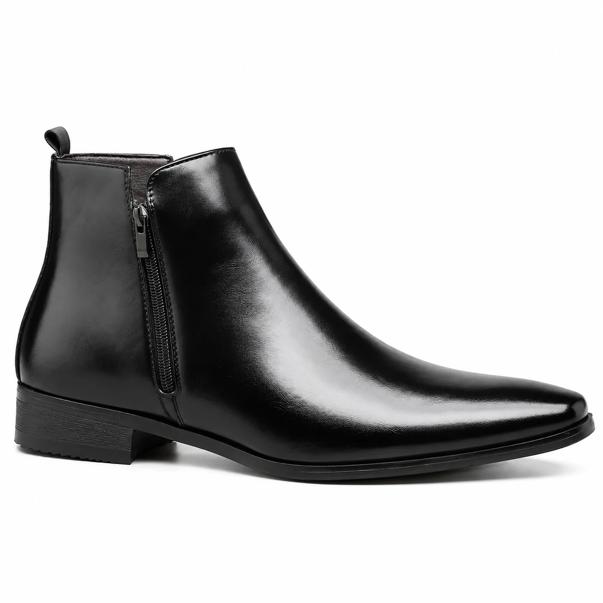 Détail de la finition des bottines homme vernies à bout pointu