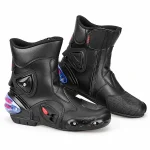 Bottines mixtes noires avec panneaux stylés et détails rouges tendance