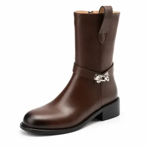 bottines motardes femme en cuir grande largeur marron vue de trois quarts sur fond blanc 45087