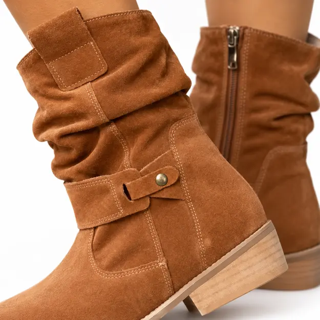 bottines western femme a petit talon marron tige courte detail de la bride et de la tige plissee 45119