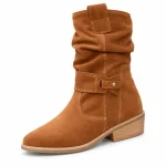 bottines western femme a petit talon marron tige courte vue de trois quarts sur fond blanc 45119