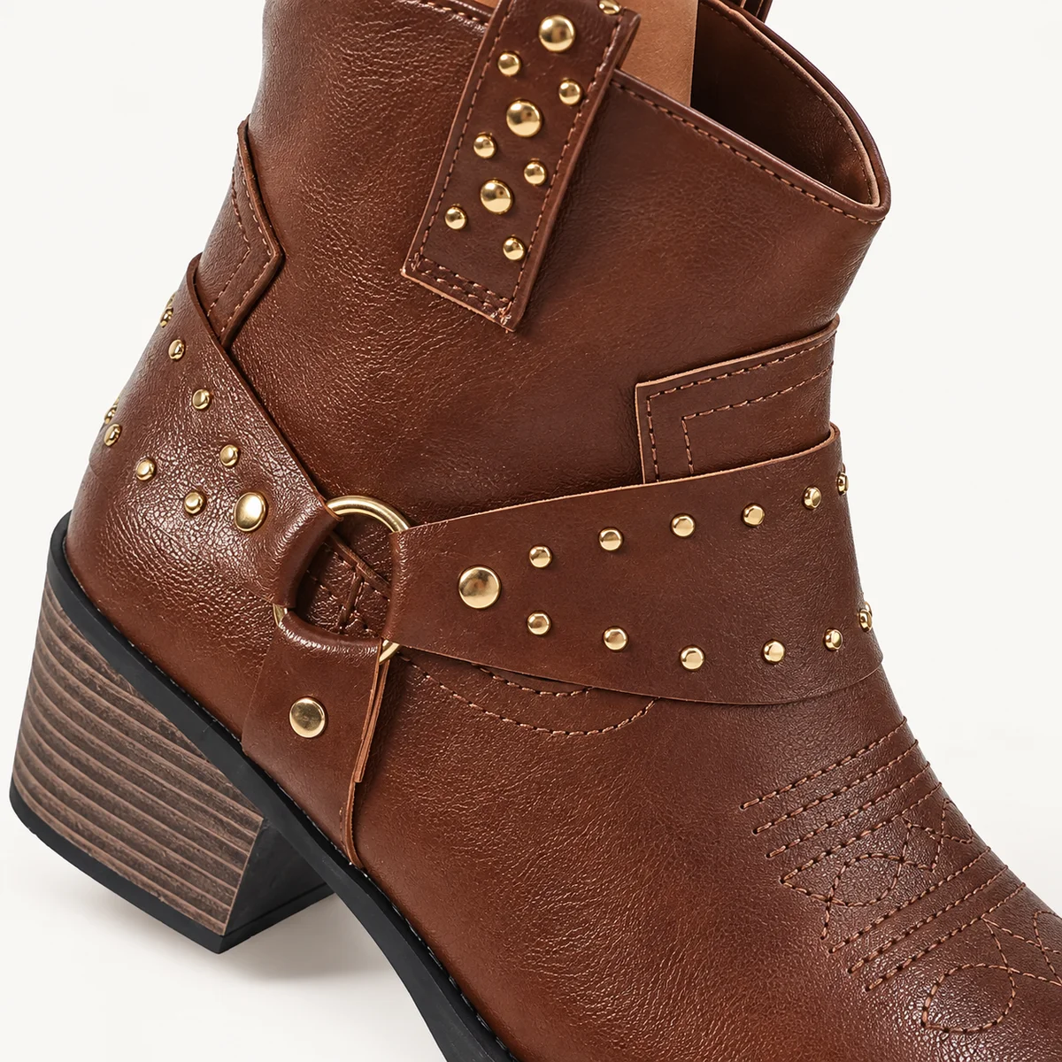 Bottines western femme marron à bride et clous pour style western chic
