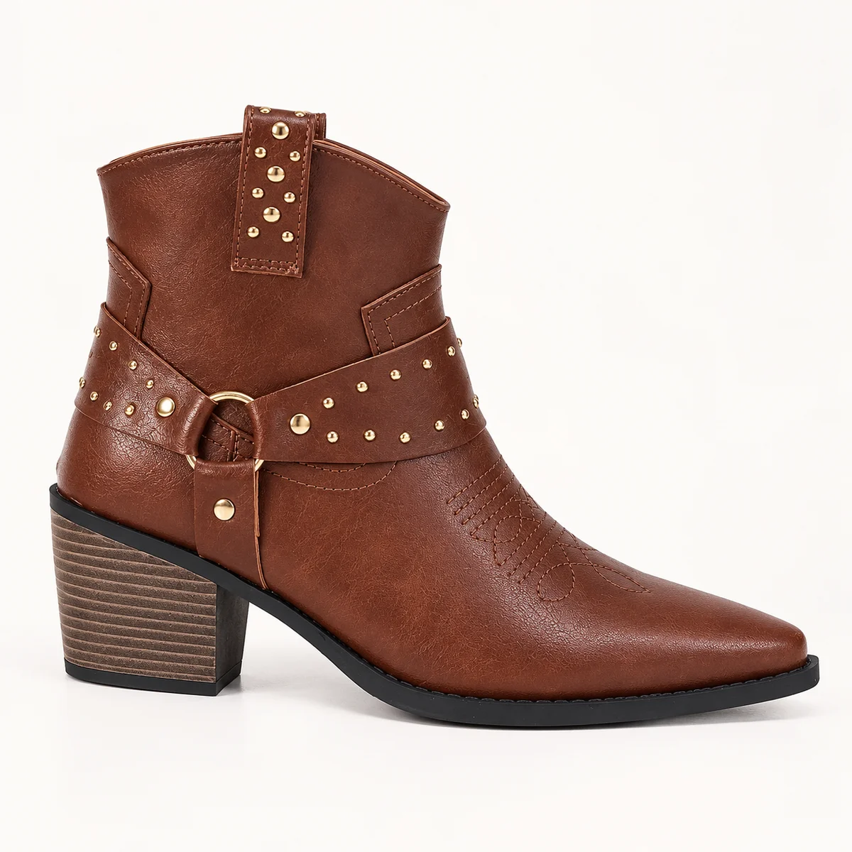 Vue de face de bottines western femme marron avec bride et clous